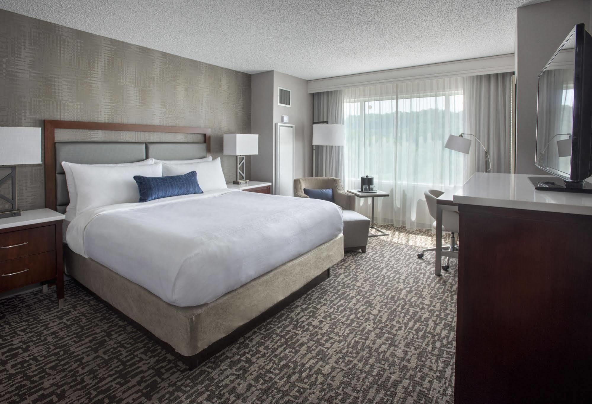 Marriott Philadelphia West Hotel